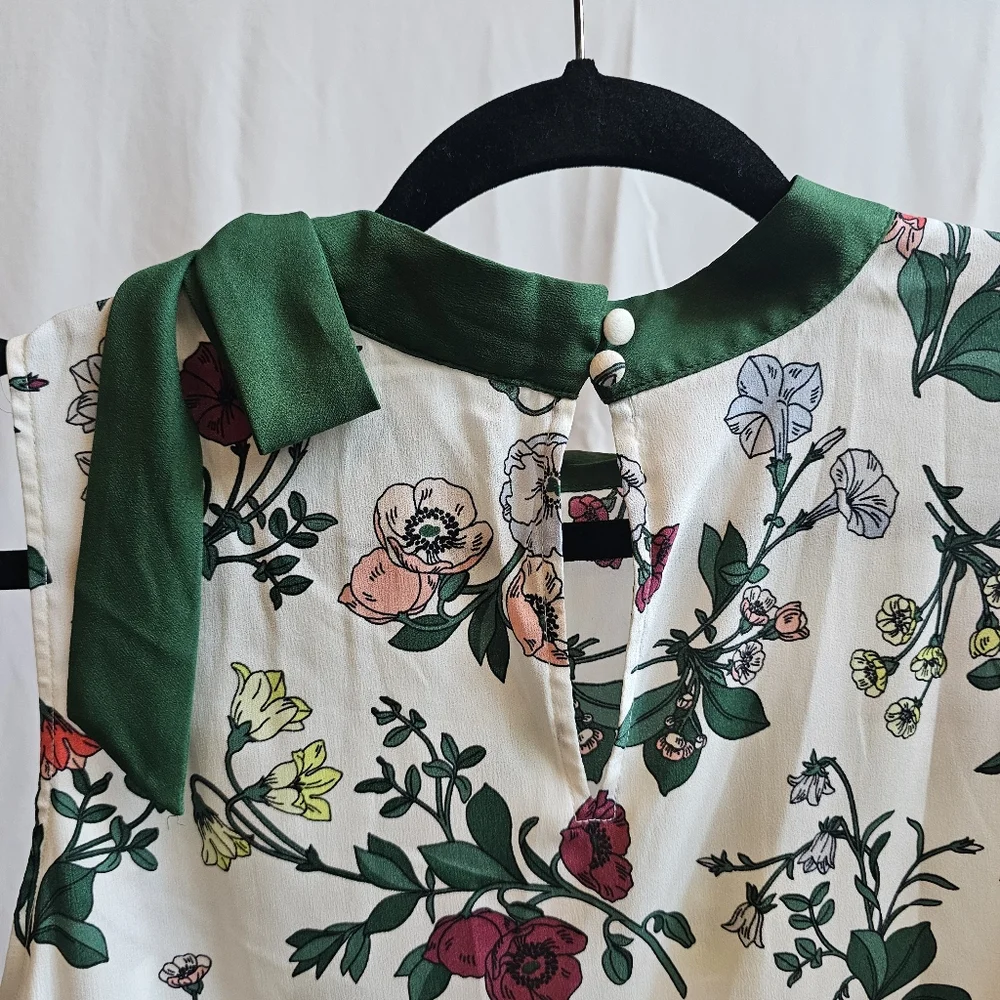 Ann Taylor Floral Print Sleeveless Blouse with Green Bow - Picture 2 of 3